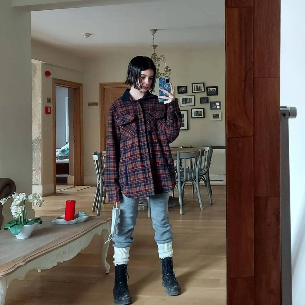 Kızıl Goncalar’ın Zeynep’ini gören şaşkına dönüyor! Resmen Türk Mathilda: Tarzıyla büyük beğeni topladı 6